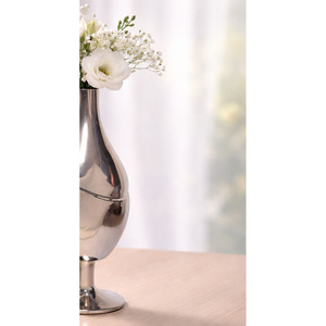 Vase à fleurs élégant en métal argenté, doté d'un corps en forme de goutte d'eau, d'un accent de découpe diagonale et d'une base sur piédestal pour la présentation florale - Product Image 6