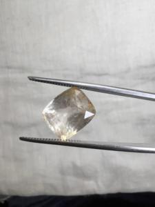 Piedra Suelta de Corindón Amarillo Brillante de 6.16ct, Origen Ceilán, Corte Cojín Antiguo, Venta al Por Mayor - Product Image 2