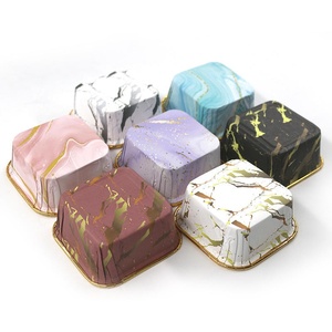 Moldes de Papel Cuadrados Ecológicos Desechables y Reciclables, Aptos para Horno, de Doble Cara, con Interior Dorado para Muffins, Cupcakes y Repostería - Product Image 4