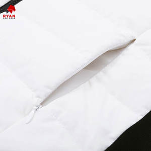 Veste softshell personnalisée Ryan Pro Gear pour homme, tissu confortable et respirant avec logo personnalisé et design de poche. - Product Image 4