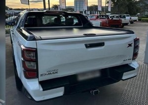 สินค้าขายดี รถมือสอง สภาพดีเยี่ยม ปี 2025 อีซูซุ ดีแม็กซ์ ดับเบิ้ลแค็บ 3.0 ขับเคลื่อน 4 ล้อ พร้อมใช้งาน - Product Image 4