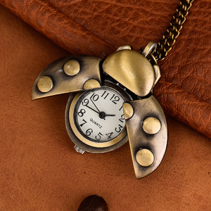 2026 Montre de poche quartz colorée, motif coccinelle de petite taille, style horloge murale, bijou transfrontalier européen et américain - Product Image 1