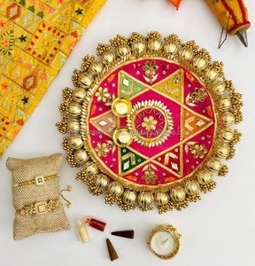 Porte-bougie Rangoli en bois et métal fait à la main, décoration Diwali, cadeau de remerciement, faveur, fête, maison, bureau, pendaison de crémaillère, mariage - Product Image 1