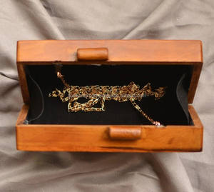 Bolso de mano con estampado de madera a la moda, marco de metal y seda y patrón de caja forrado con tela de lujo satinada y embrague de cuero - Product Image 2