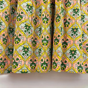 Blusa Floral con Estampado a Mano, Hecha a Mano, Ecológica, 100% Algodón, Cuello en V, Manga 3/4, con Volantes de Encaje, Lavable, Resistente a las Arrugas - Product Image 4