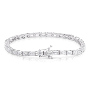 Bracelet en diamant de laboratoire taille baguette, 32 carats au total, coupe architecturale à étages, serti avec précision dans un or 18 carats durable - Product Image 3