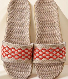 Pantuflas de Lino de Comercio Justo, Sandalias de Lino Unisex para Verano, Sandalias con Patrón Floral Tejido, Pantuflas de Baño de Comercio Justo - Product Image 2