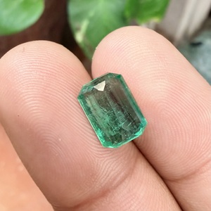Émeraude naturelle de qualité supérieure du Zambie, 3,04 carats, vert intense, pierre facettée non montée pour la fabrication de bijoux - Product Image 4