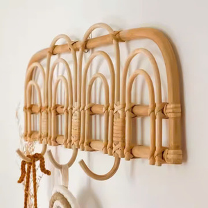 Porte-vêtements mural en rotin naturel à motif floral, écologique et durable pour le salon et la chambre à coucher - Product Image 2