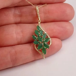 Collier Pendentif Luxe Feuille de Moissanite Verte en Argent Sterling 925 Plaqué Or, Design Floral Minimaliste, Sertissage Griffe - Product Image 1