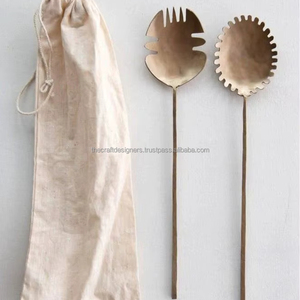 เซิร์ฟเวอร์สลัดทองเหลืองเคลือบสีทองมอบเสน่ห์อันซับซ้อนไม่เหมือนใครในช่วงมื้ออาหาร - Product Image 1