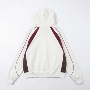 เสื้อฮู้ดสีขาวพร้อมแถบโค้งสีแดงเบอร์กันดี ตกแต่งด้วยแถบขอบตัดสี  แบบสวมหัว |   เสื้อผ้าสตรีทแวร์พรีเมียม OEM / แบรนด์ส่วนตัว - Product Image 2