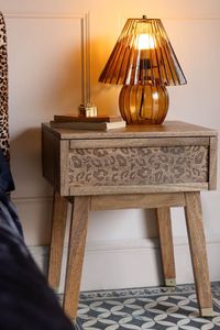 Mesa de Noche de Madera de Teca con Patrón de Leopardo, un Cajón y Tapa de Latón - Product Image 6