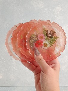 ชุดจานรองแก้วเรซิ่นลายดอกไม้: จานรองแก้วดอกไม้แห้ง - Product Image 3