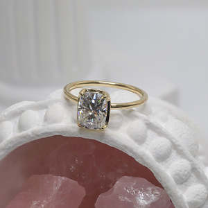 Anillo de compromiso y boda solitario de moissanita VVS de 3 quilates con corte cojín alargado, engaste de bisel, plata de ley 925, regalo moderno para mujer - Product Image 6