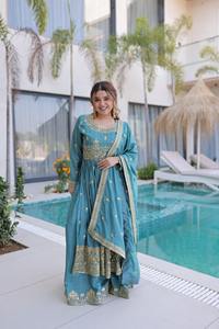 Tenue traditionnelle indienne en soie supérieure avec broderies riches en sequins, ensemble prêt-à-porter Salwar Kameez pour les mariages et les cérémonies - Product Image 3