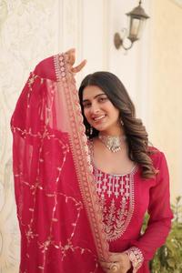 Robes Anarkali pour femmes, dernières tendances, en tissu Faux Blooming, richement brodées, disponibles en quatre couleurs différentes, avec dupatta brodée. - Product Image 5