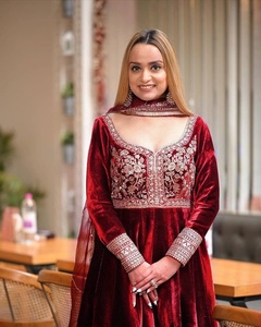 Nuevo diseñador Anarkali Suit Collection Heavy Velvet Sequence Bordado Anarkali Traje y pantalón con Dupatta a precio mayorista - Product Image 4