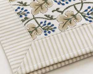 Nappe de table réutilisable et lavable en coton 100% à imprimé floral bleu, décoration de table pour la maison, les mariages et les fêtes - Product Image 3