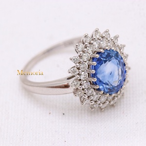 Vente en gros de bague en or blanc massif 14 carats avec saphir bleu ovale naturel et double halo de diamants, Memoria Jewels - Product Image 5