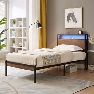 Letto matrimoniale in metallo con piattaforma, testiera e pediera in legno, porta USB per la ricarica, luci LED, non richiede rete a molle, struttura letto grande - Product Image 3