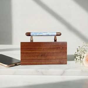 Bolso de Fiesta de Madera Ecológico Exclusivo con Incrustaciones de Madreperla, Acabado Brillante y Elegante para Bodas - Product Image 4