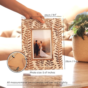 Marco de Fotos de Madera de Diseño con Acabado Premium, Elegante Exhibición de Sobremesa para Interiores con Estilo - Product Image 3