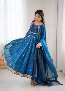 Robe Anarkali longue pour femme, bleue, traditionnelle indienne et pakistanaise, pour mariage, avec broderie dorée, coupe ample, en polyester - Product Image 3