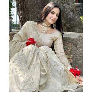 Conjunto de Diseñador con Bordado Pesado y Lentejuelas, Top, Pantalón y Dupatta, Talla XL - Product Image 2