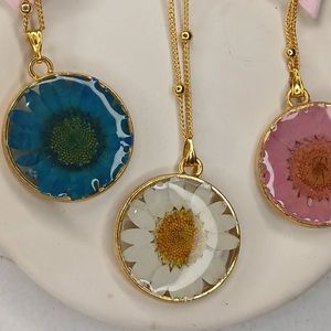 Collar de Resina Transparente, Joyería Moderna Inspirada en la Naturaleza, Colgante de Lujo, Diseño Artesanal, Color Personalizado, Pulido, Año Nuevo - Product Image 1