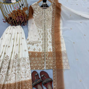 Traje Sharara de Diseñador para Bodas y Fiestas Diwali, Conjunto de Top de Georgette con Estampado de Estrellas, Pantalones Plazzo y Dupatta - Product Image 1