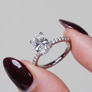 แหวนหมั้นเพชรทรงรีเจียระไนแบบบริลเลียนท์ 1.00 กะรัต เพชรเลี้ยงในห้องปฏิบัติการ ดีไซน์หรูหรา ตัวเรือนทองคำแท้ 18K/14K/10K ประดับเพชรแบบปาเว่ เรียบง่าย สวยงาม เหมาะสำหรับเจ้าสาว - Product Image 2