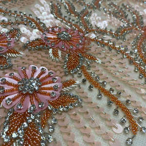 Tissu en dentelle florale 3D de luxe avec perles, broderie de sequins roses et appliques en strass sur maille pour robe de soirée haute couture et robe de mariée - Product Image 3