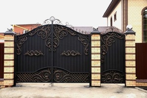 Traditional Black Double <b>Sliding</b> Gate Gold Ring Handles Durable Eco-Friendly Powder Coated Exterior Door for Hotel Apartment - Product Image 2