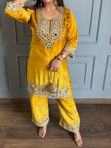 Ensemble indien pakistanais en velours jaune, kurta brodée de miroirs, palazzo, robe traditionnelle pour mariage et festival - Product Image 2