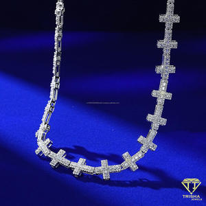 Chaîne à maillons croisés en argent sterling 925 unique, ornée de diamants de laboratoire, pour un bijou moderne et tendance. - Product Image 4