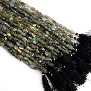 Elegantes pepitas de labradorita pulidas |   Cuentas facetadas de piedras preciosas naturales de 10-15 mm con múltiples destellos para pulseras |   Piedras de Labradorita en Bruto - Product Image 5