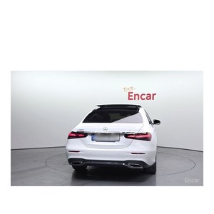Mercedes-Benz E350 4MATIC AMG Line Classe E 2023 avec volant à gauche, boîte de vitesses automatique, sièges en cuir, caméra arrière - Product Image 4