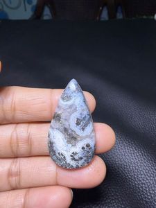 Gemas Aficionadas al Encanto: Colgante de Gema Suelta con Corte de Pera, Medicina Natural, para Creación de Joyas, 52 Quilates, Cambio de Color, Rajastán - Product Image 2