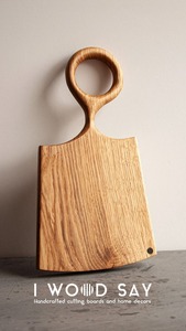 Planche à découper en bois artisanale de forme rectangulaire avec poignée, bloc de découpe en bois naturel, outil de cuisine rustique - Product Image 5