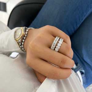 Anillos de Boda de Oro Sólido de 14K con Esmeralda y Diamantes Cultivados en Laboratorio, Engastados con Puntas, Media Eternidad, Apilables, Brillantes, Combinables para Novia - Product Image 4