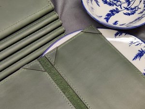 OEM ODM Genuine Leather Luxury Classic Menu Card Holder Handmade Lightweight Water Resistant Custom Design <b>Folder</b> Factory - Product Image 4