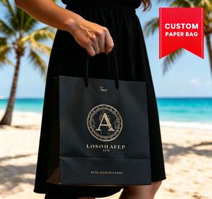 Sacs shopping en kraft noir en gros avec logo personnalisé en relief, sacs en papier kraft noir sur mesure avec logo en relief - Product Image 1