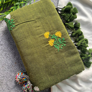 Sari traditionnel pour femmes en coton Khadi original avec broderie florale, sans plis et absorbant l'humidité - Product Image 1