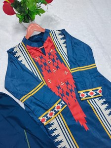 Nuevo modelo con tejido de muselina de algodón grueso y trabajo artesanal con diamantes, top de algodón grueso con longitud de 40 pulgadas y pantalón a juego. - Product Image 2