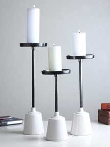 Jaffsexports Ensemble de bougeoirs modernes faits à la main, écologiques et durables, base blanche, tige en aluminium noir, pour usage religieux et domestique - Product Image 1