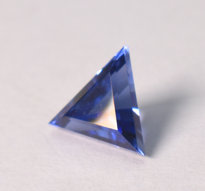 Saphir bleu de laboratoire taille trion 8 mm, pierre précieuse en corindon véritable, pierre pyramidale créée en laboratoire - Product Image 4