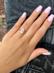 Bague de fiançailles solitaire en or massif 9 carats avec diamant ovale de 2,01 carats VS1 de luxe cultivé en laboratoire, certificat IGI, pour demande en mariage ou cadeau - Product Image 4