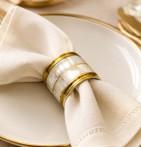 Anneau de serviette en laiton doré avec incrustation de nacre, 4,5 cm de large, style glamour, décoration de table de mariage - Product Image 1