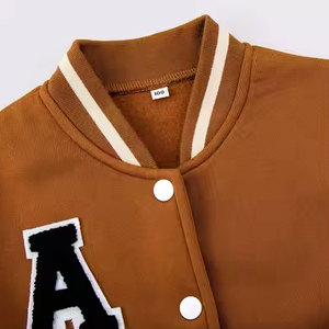 Chaqueta Clásica Letterman para Hombre con Cuello Alto, Estilo Casual y Elegante, 100% Algodón, Ajuste Cómodo para Moda Urbana y Uso Diario - Product Image 4